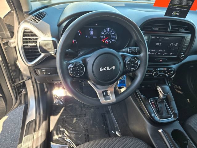 Used 2022 Kia Soul LX w/ Technology Package FWD image 6