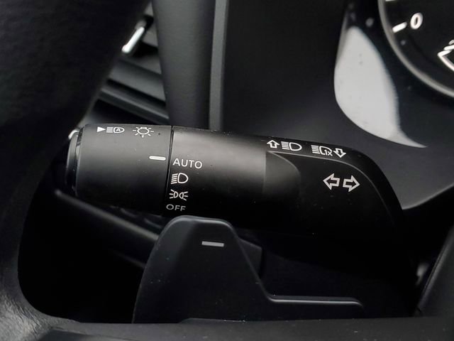 Used 2023 Nissan Rogue S image 14