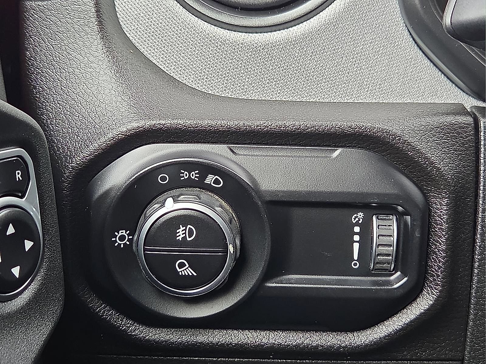 Used 2025 Jeep Gladiator Sport image 21