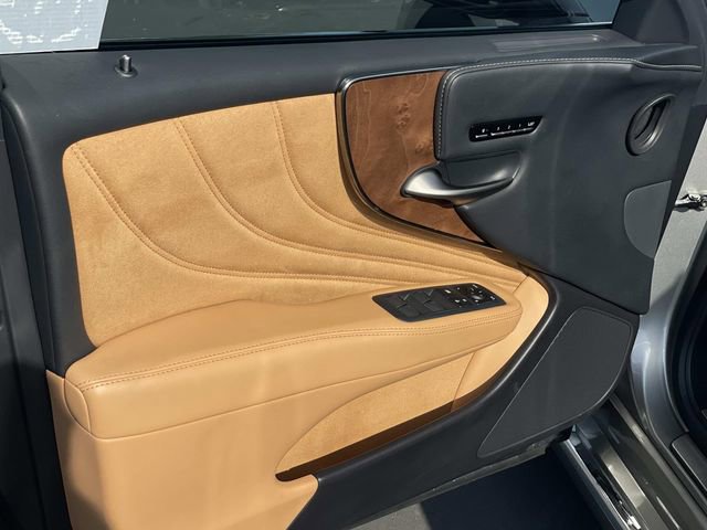 Used 2021 Lexus LS 500 w/ Accessory Package (Z2) image 21