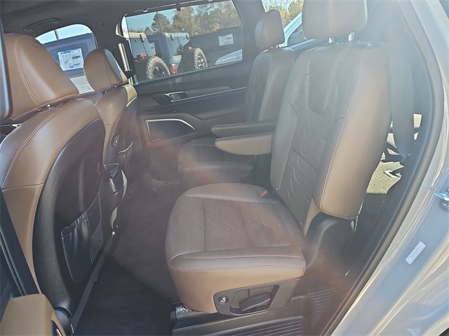 Used 2022 Kia Telluride SX w/ SX Prestige Package image 14
