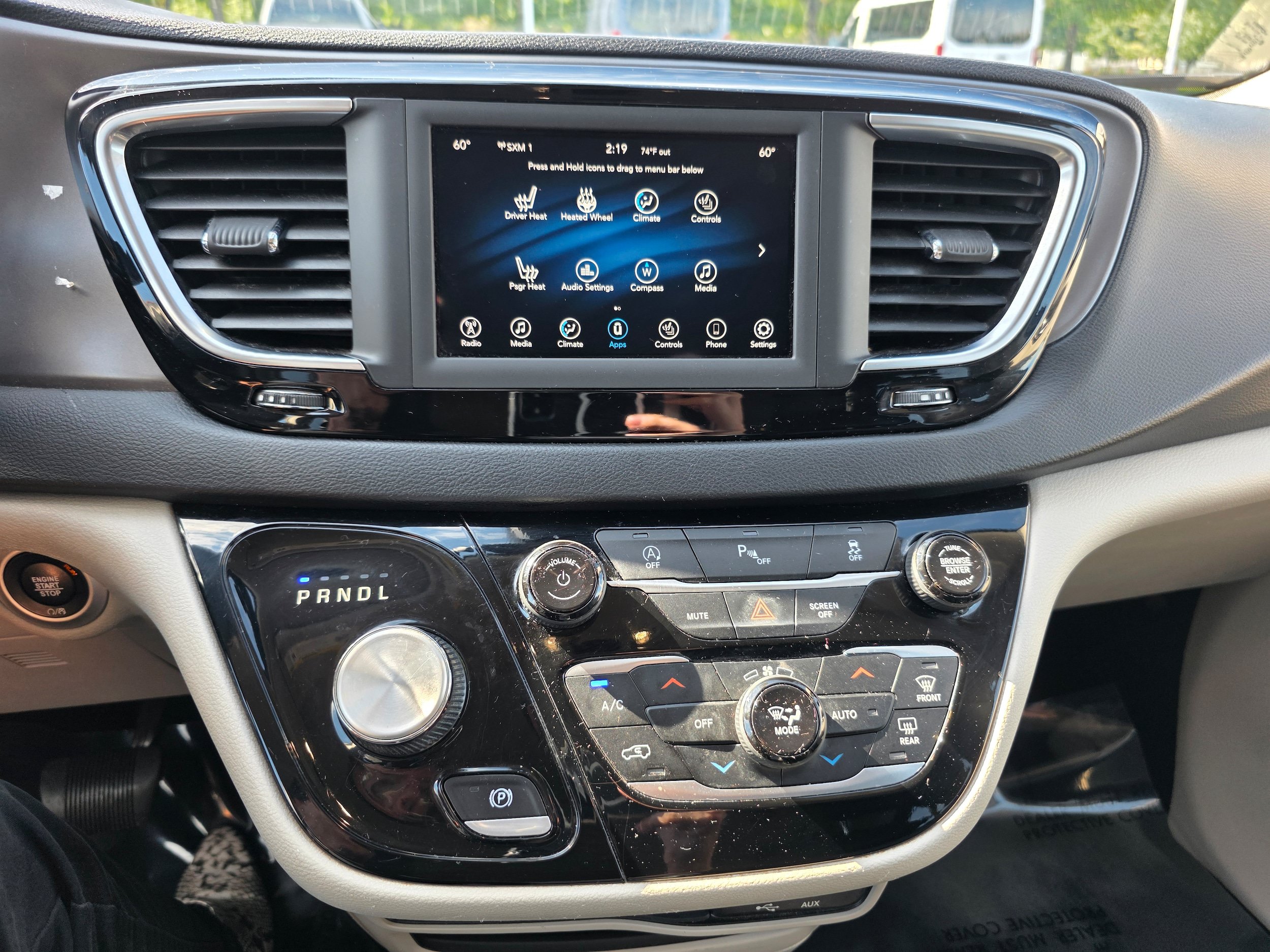 Used 2020 Chrysler Pacifica Touring-L FWD image 12