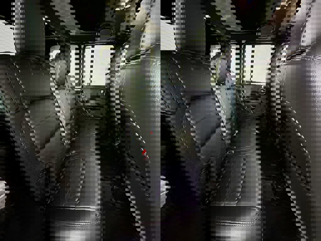 Used 2020 Jeep Wrangler Unlimited Sahara image 30