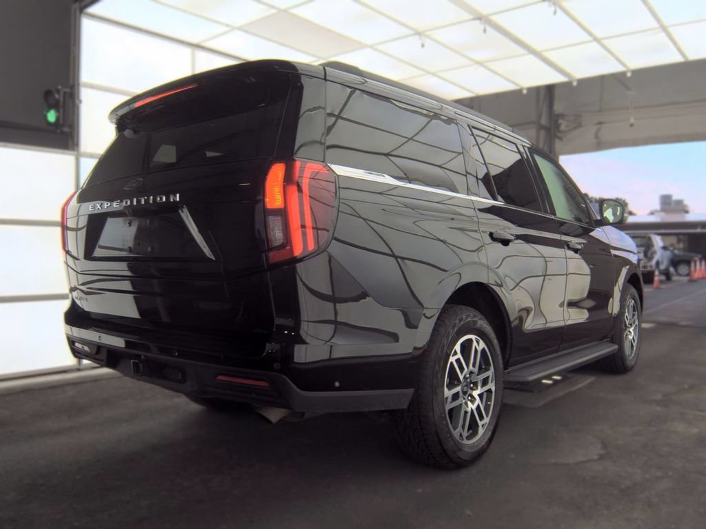 Certified 2025 Ford Expedition Active AWD/4WD image 4
