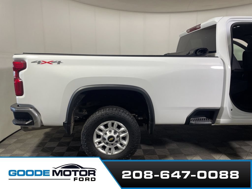 Used 2022 Chevrolet Silverado 2500 LT w/ Convenience Package AWD/4WD image 8