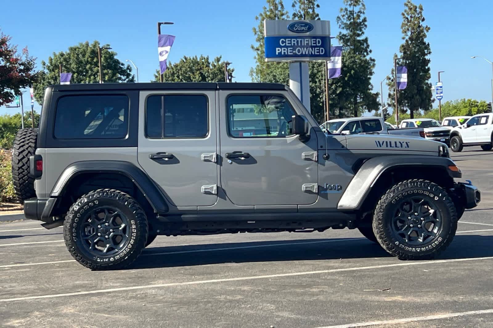 Used 2023 Jeep Wrangler Unlimited w/ 8.4" Radio Group AWD/4WD image 9