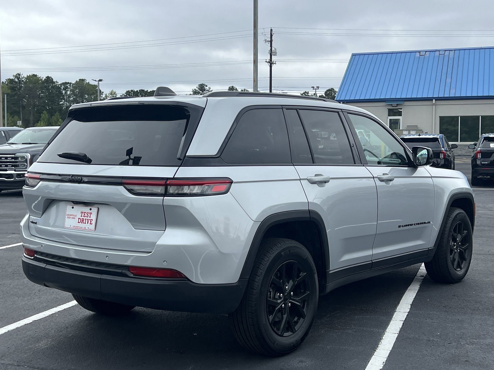 Used 2024 Jeep Grand Cherokee Altitude image 4