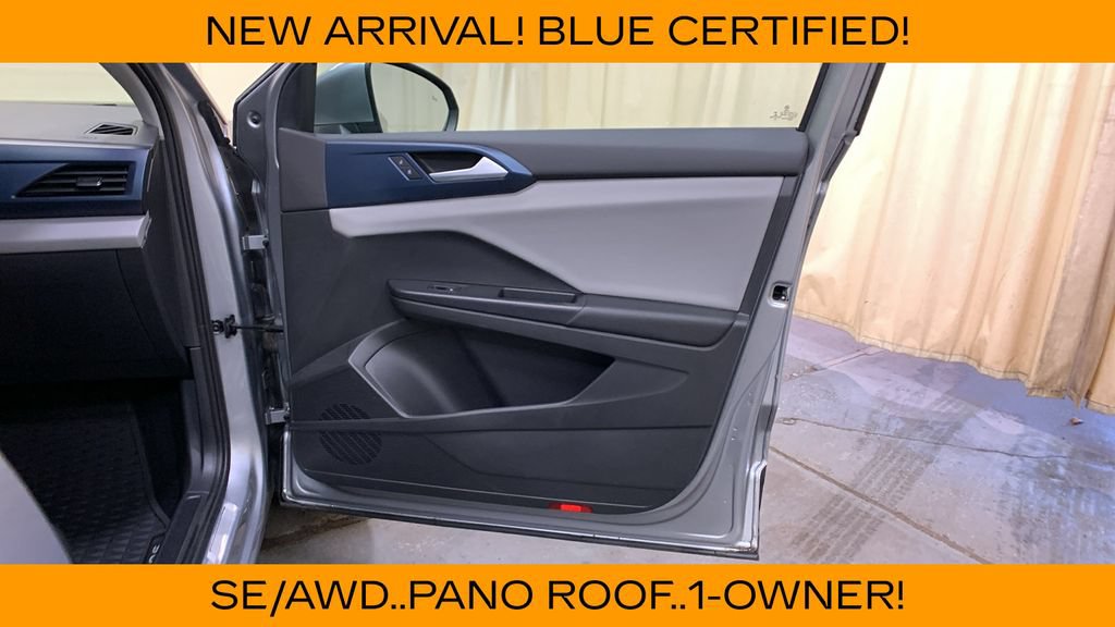 Used 2022 Volkswagen Taos SE w/ Panoramic Sunroof Package FWD image 11