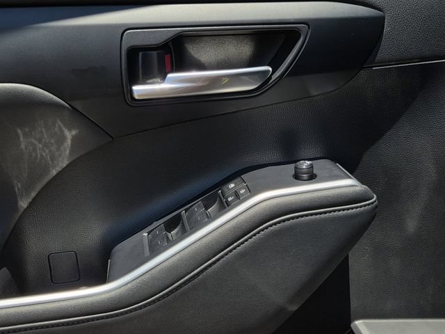 Used 2023 Toyota Highlander XLE FWD image 17