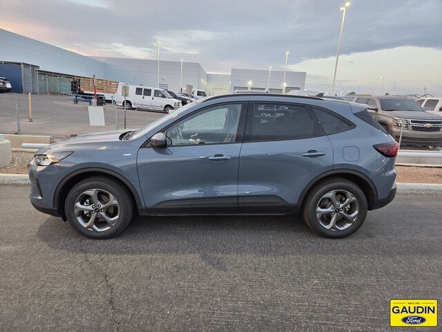 Certified 2025 Ford Escape ST-Line Select AWD/4WD image 2