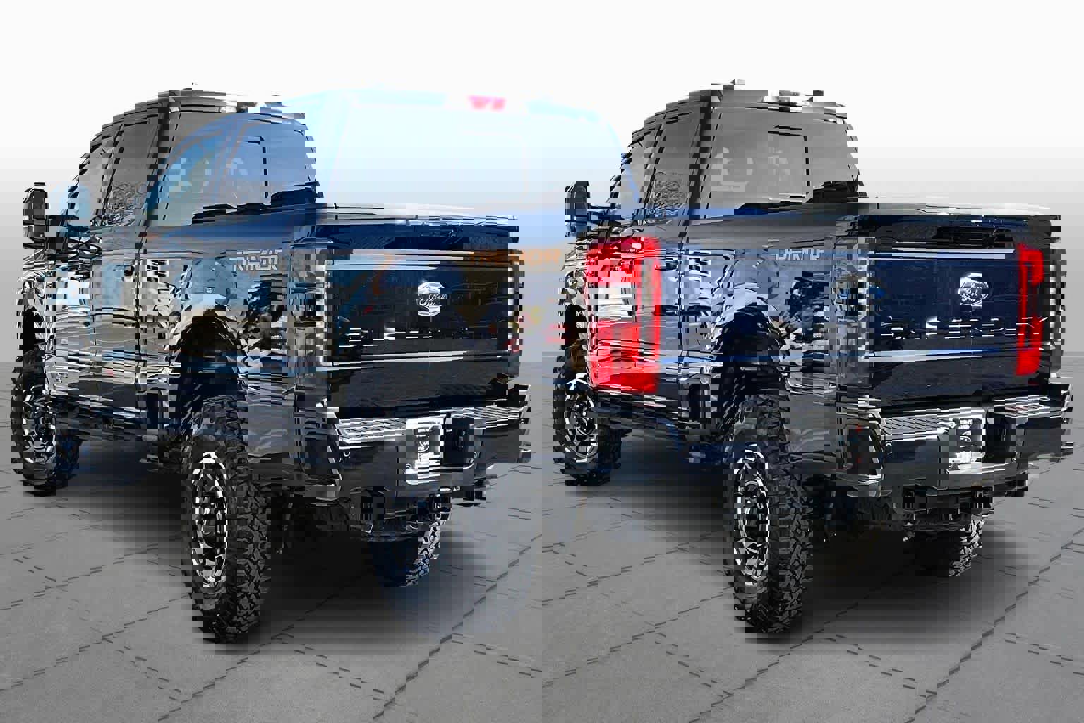 Certified 2023 Ford F250 Lariat w/ Tremor Off-Road Package image 4