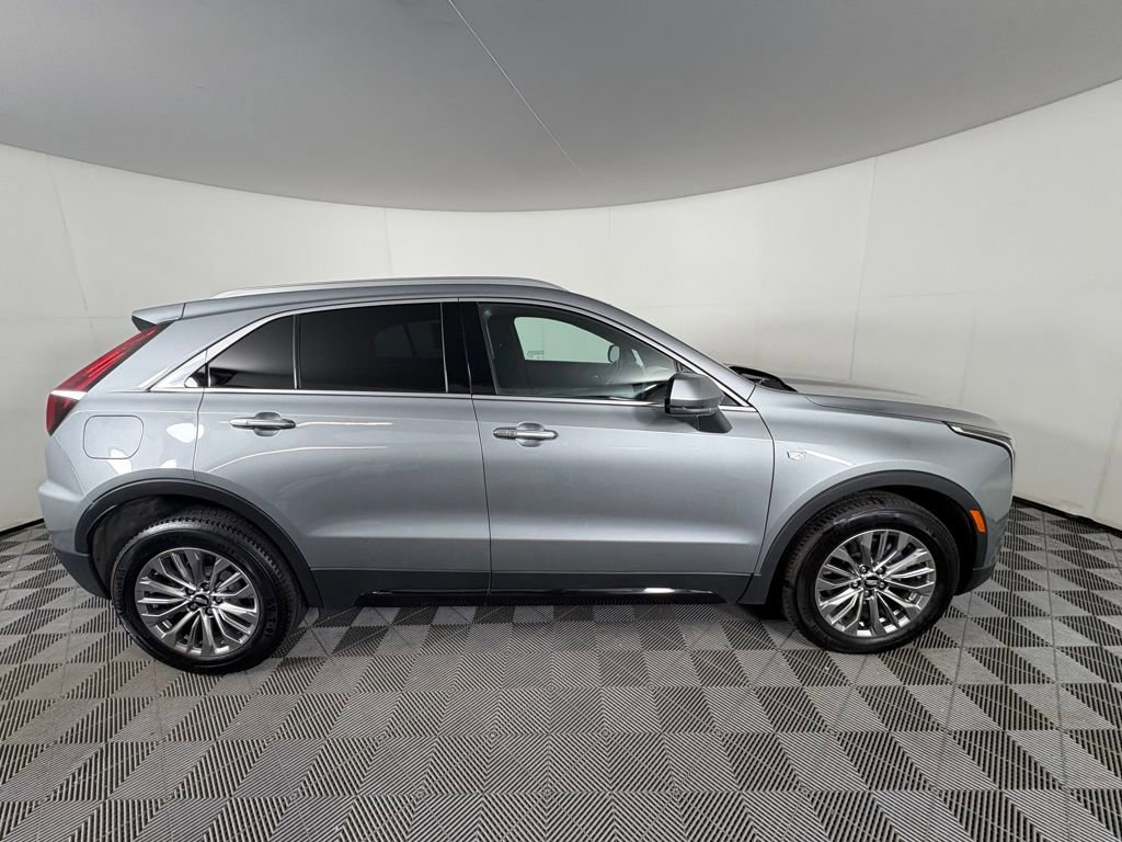 Used 2024 Cadillac XT4 Premium Luxury image 6