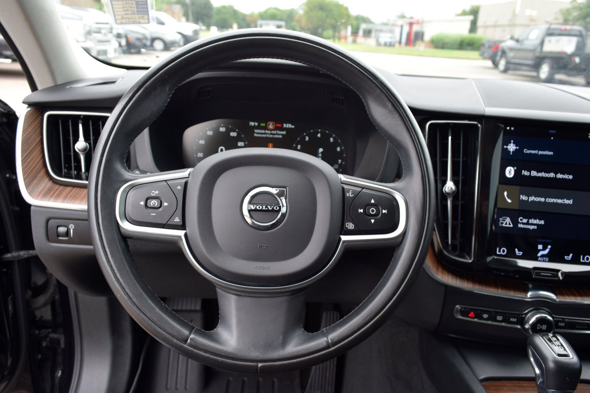 Used 2021 Volvo XC60 T5 Momentum w/ Premium Package FWD image 6