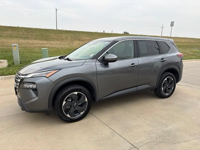 Used 2025 Nissan Rogue SV AWD/4WD image 7