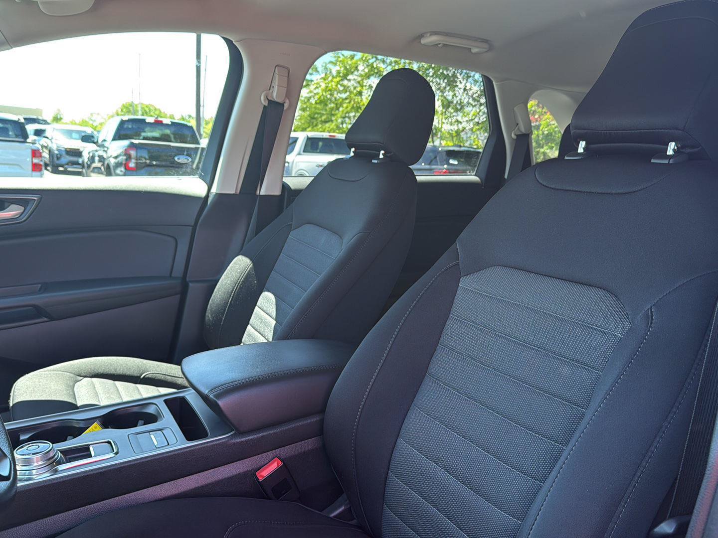 Certified 2024 Ford Edge SE w/ Black Appearance Package AWD/4WD image 4