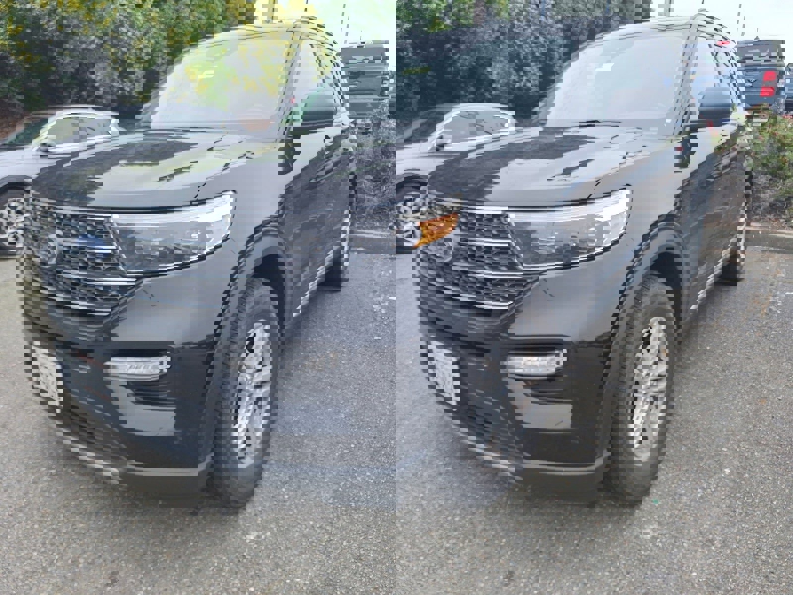 Certified 2022 Ford Explorer XLT w/ Equipment Group 202A image 3