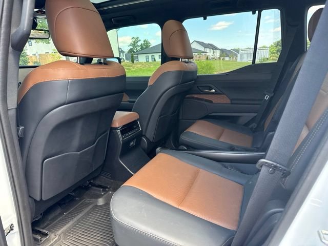 Used 2024 Lexus GX 550 w/ Accessory Package (2T) AWD/4WD image 40