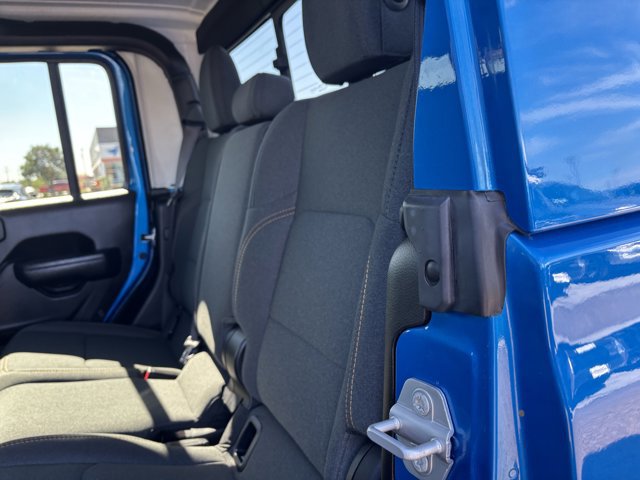 Used 2025 Jeep Gladiator Sport image 16