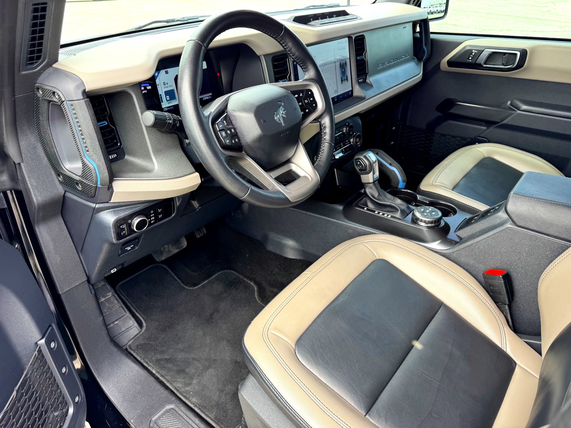 Certified 2024 Ford Bronco Wildtrak AWD/4WD image 11