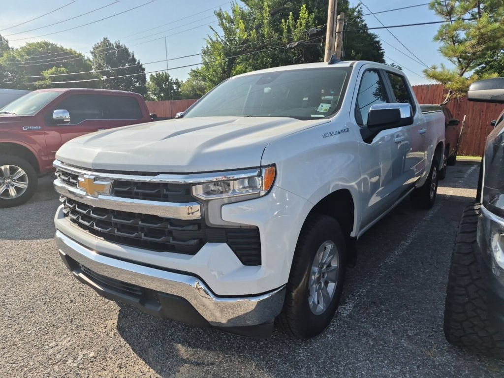 Used 2025 Chevrolet Silverado 1500 LT RWD image 2