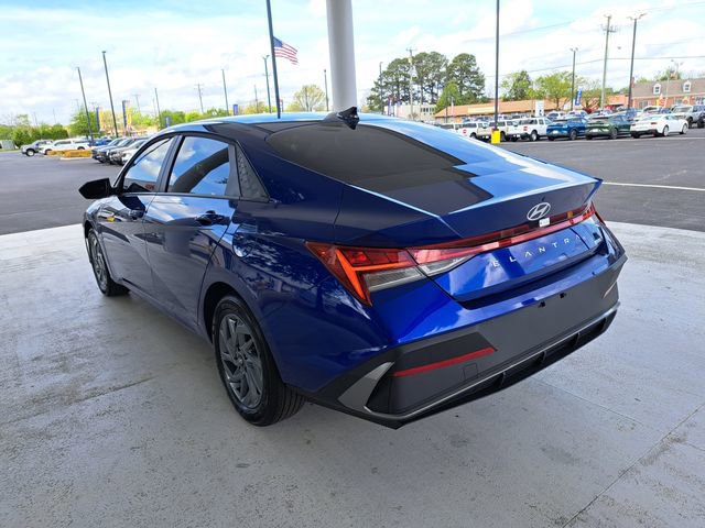 Used 2025 Hyundai Elantra Hybrid image 2