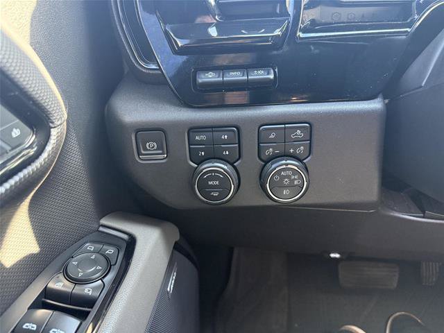 Used 2022 Chevrolet Silverado 1500 ZR2 w/ Technology Package AWD/4WD image 10