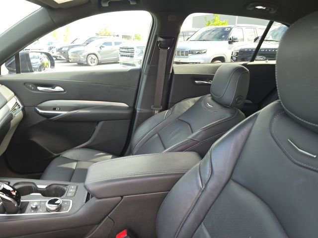 Used 2023 Cadillac XT4 Premium Luxury image 8
