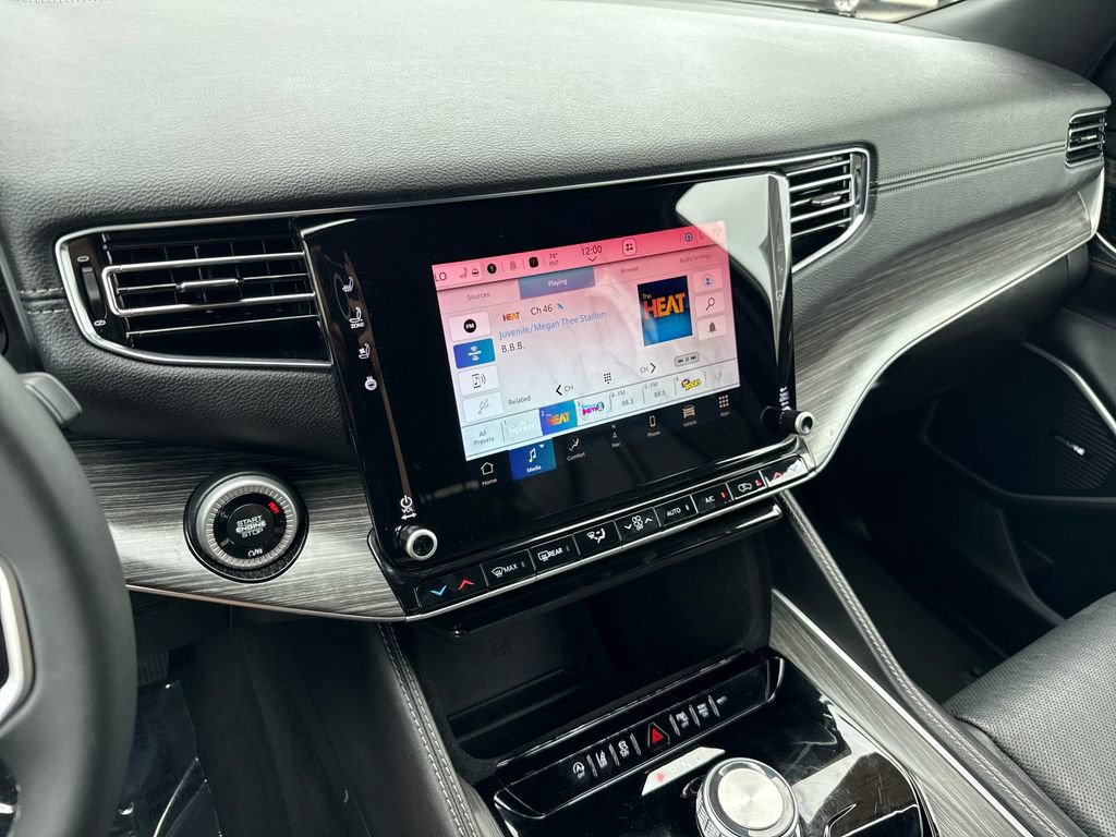 Used 2024 Jeep Wagoneer L Series II image 18