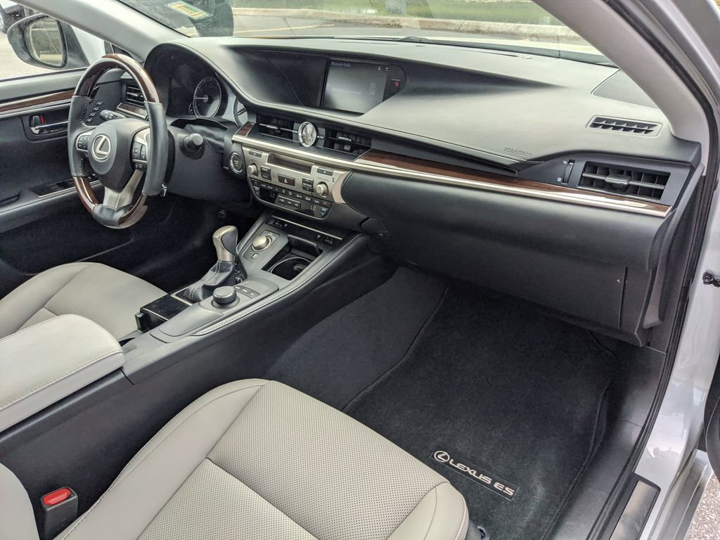 Used 2017 Lexus ES 350 w/ Premium Package image 12