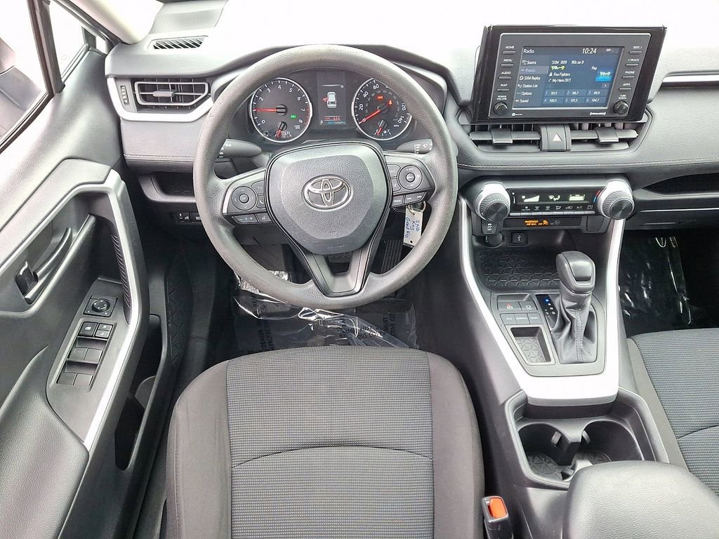 Used 2021 Toyota RAV4 LE image 12