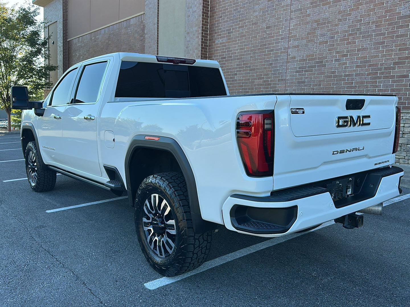 Used 2024 GMC Sierra 3500 Denali Ultimate AWD/4WD image 3