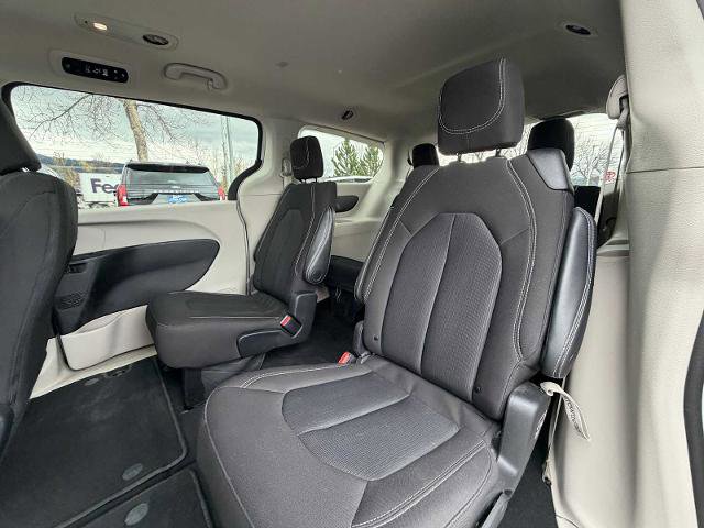 Used 2023 Chrysler Voyager LX image 21