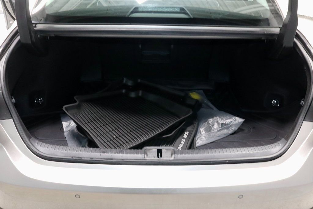 Used 2019 Lexus ES 350 Luxury image 16