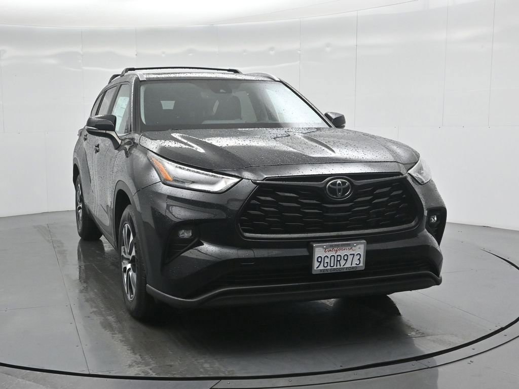 Used 2023 Toyota Highlander XLE image 29