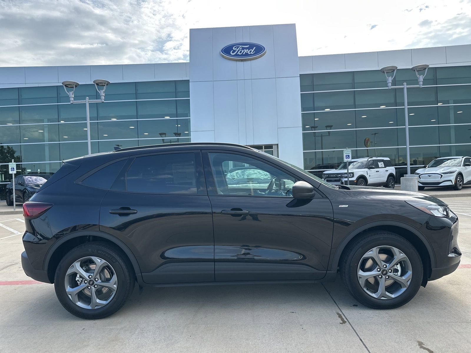 Certified 2025 Ford Escape ST-Line w/ Equipment Group 301A FWD image 5