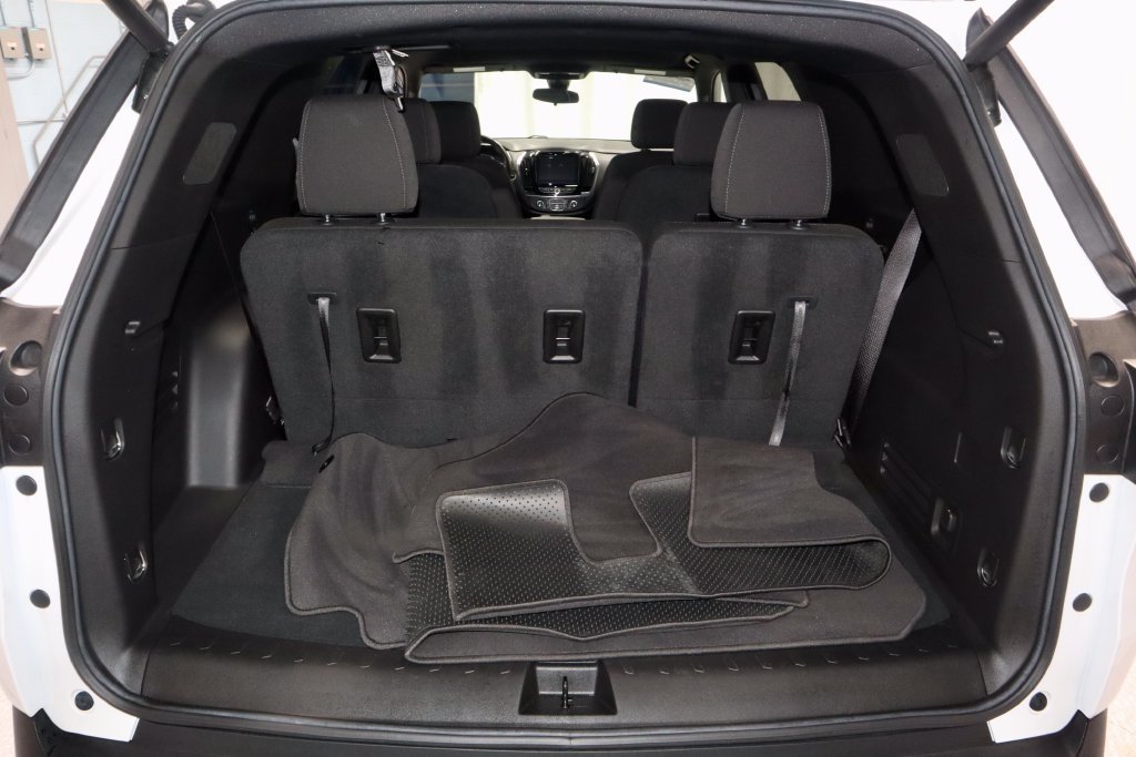 Used 2023 Chevrolet Traverse LT FWD image 14