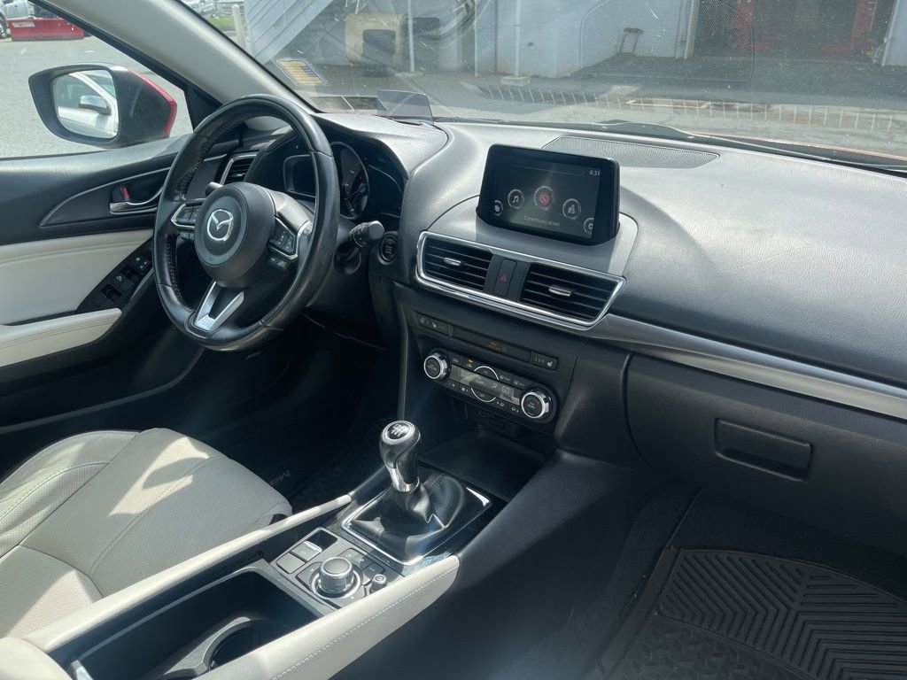 Used 2018 MAZDA MAZDA3 Grand Touring w/ Premium Equipment Package FWD image 15