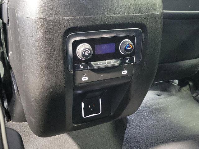 Used 2023 Chevrolet Suburban Premier image 24