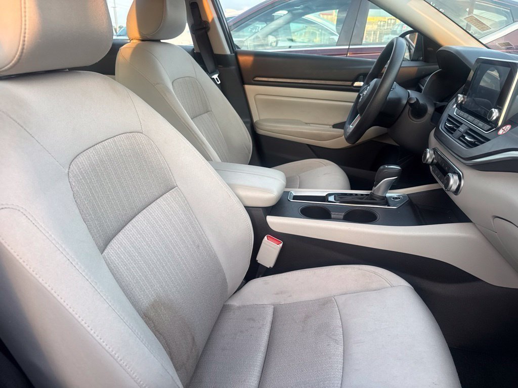 Used 2025 Nissan Altima 2.5 SV FWD image 7