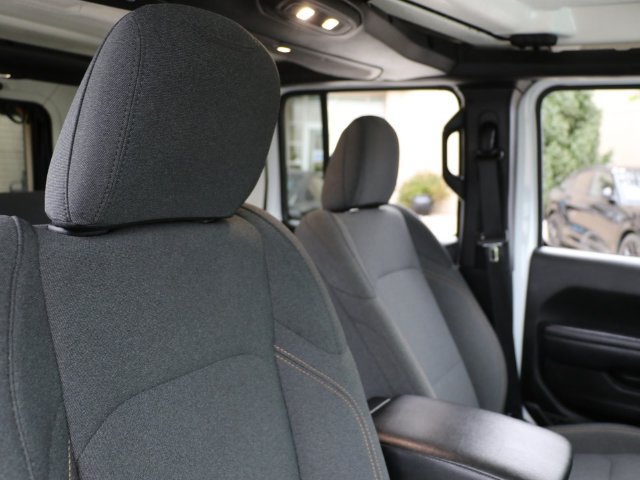 Used 2025 Jeep Wrangler Unlimited Sport AWD/4WD image 9