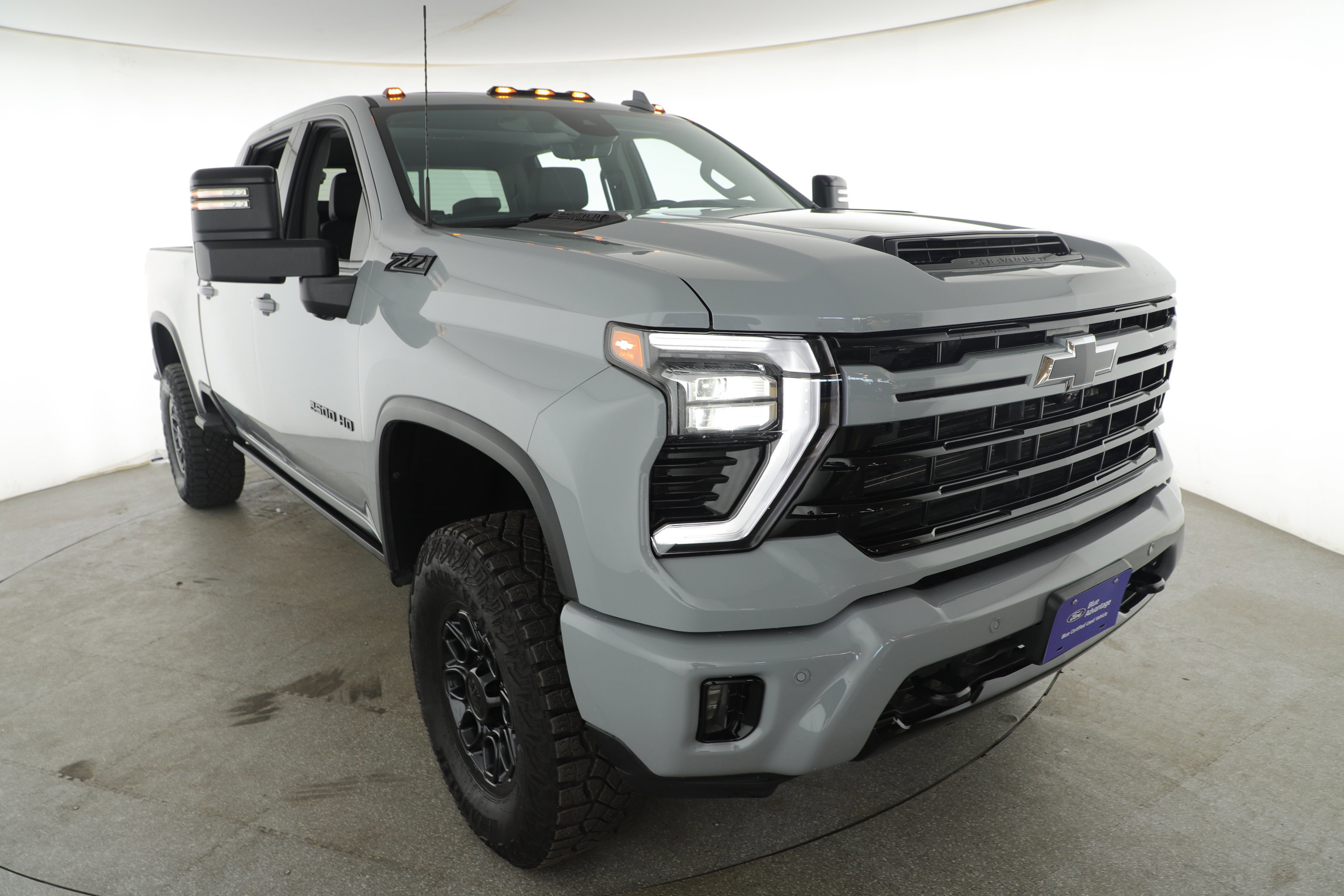 Used 2024 Chevrolet Silverado 2500 LTZ w/ LTZ Plus Package image 3