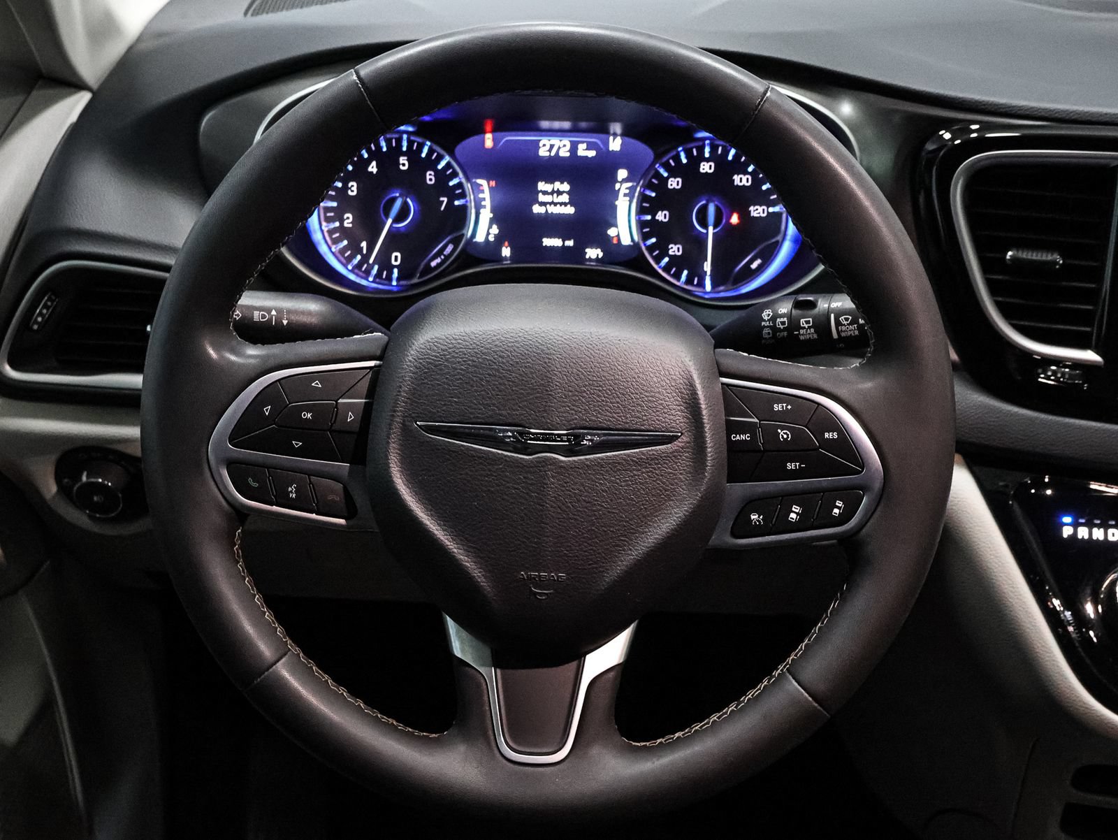Used 2023 Chrysler Pacifica Touring-L FWD image 33