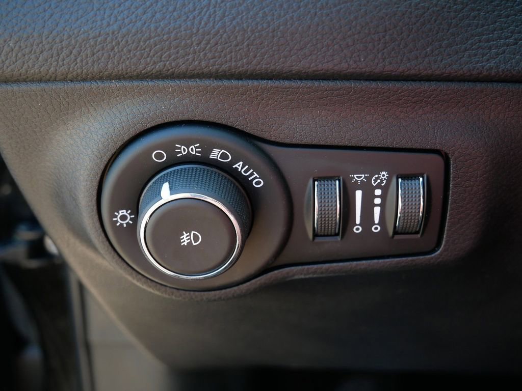Used 2019 Jeep Compass Latitude w/ Popular Equipment Group AWD/4WD image 16