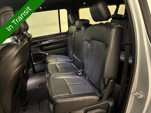 Used 2024 Jeep Wagoneer L Series II RWD image 23