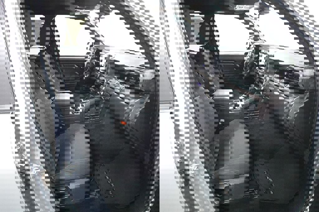 Used 2024 Toyota Tacoma SR5 AWD/4WD image 29