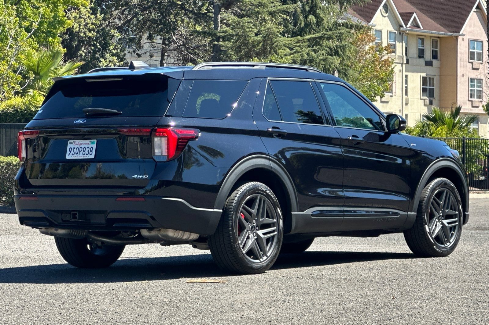 Certified 2025 Ford Explorer ST-Line w/ Premium Package AWD/4WD image 3