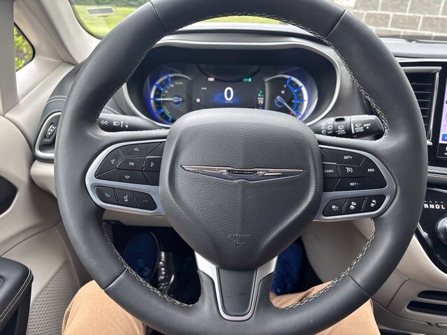 Used 2024 Chrysler Pacifica Limited FWD image 17