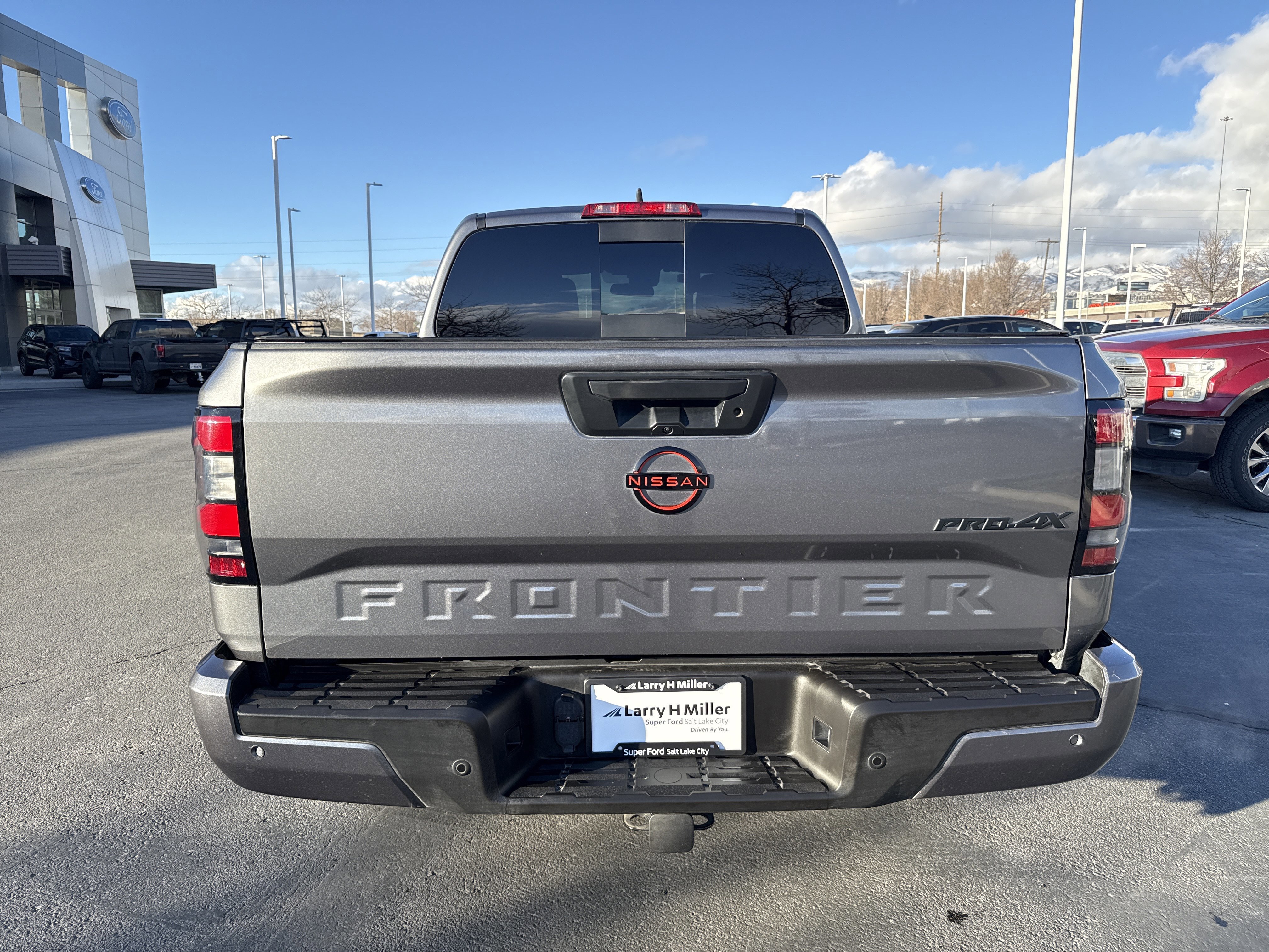 Used 2024 Nissan Frontier PRO-4X w/ Pro Convenience Package image 2