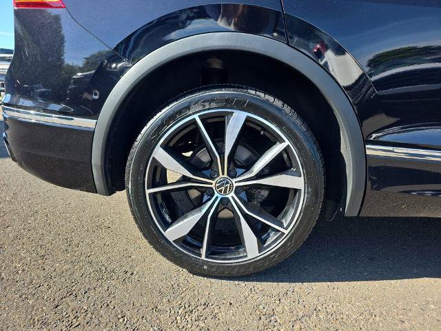 Used 2022 Volkswagen Tiguan SEL R-Line AWD/4WD image 10