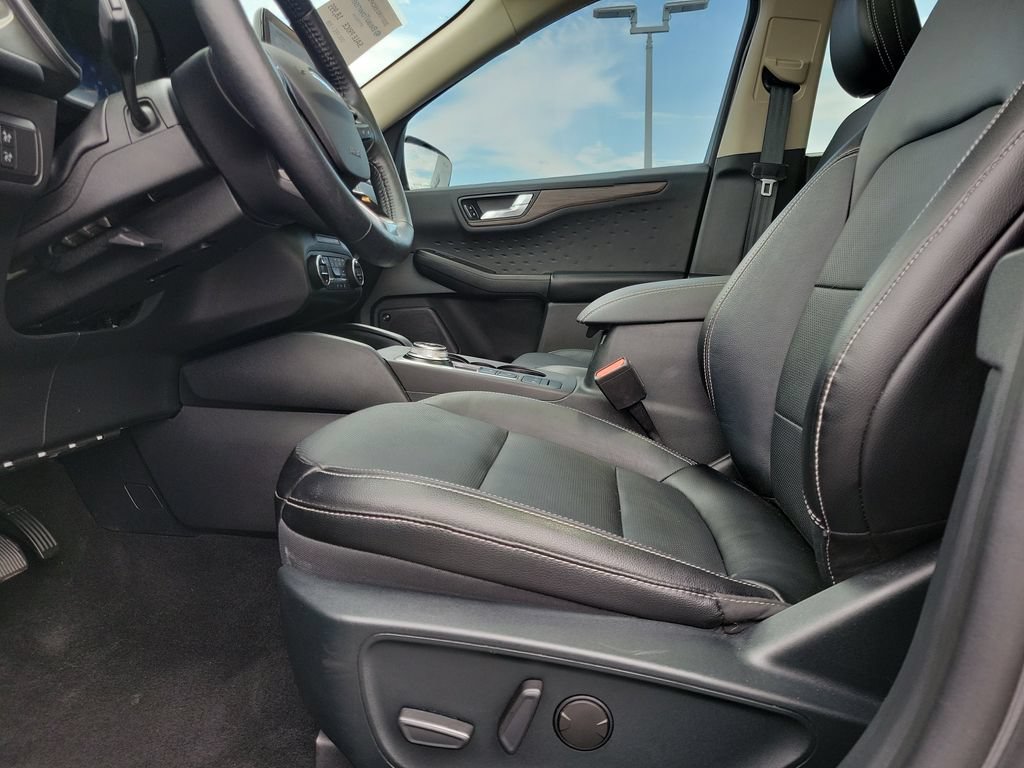 Certified 2020 Ford Escape Titanium w/ Titanium Premium Package 2.0 AWD/4WD image 19